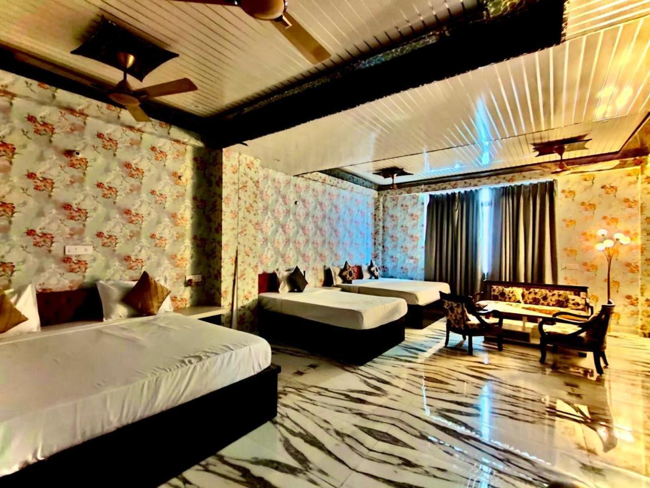 Hotel Vinayak Plaza Varanasi Exterior foto